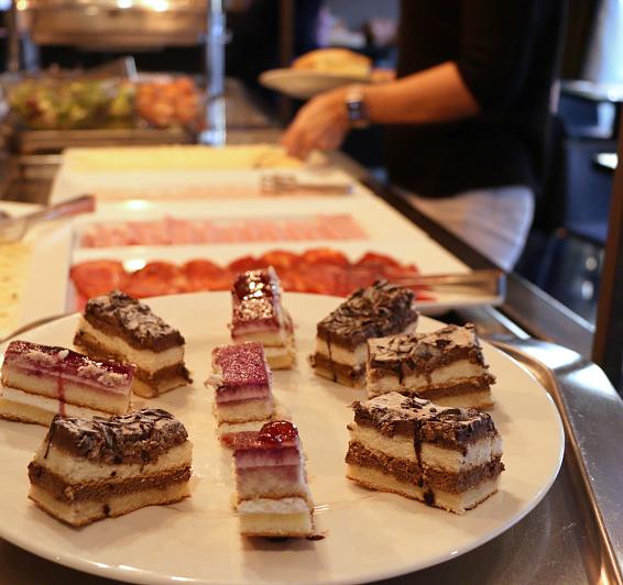 Wachen Sie mit einem Frühstück auf, das inspiriert